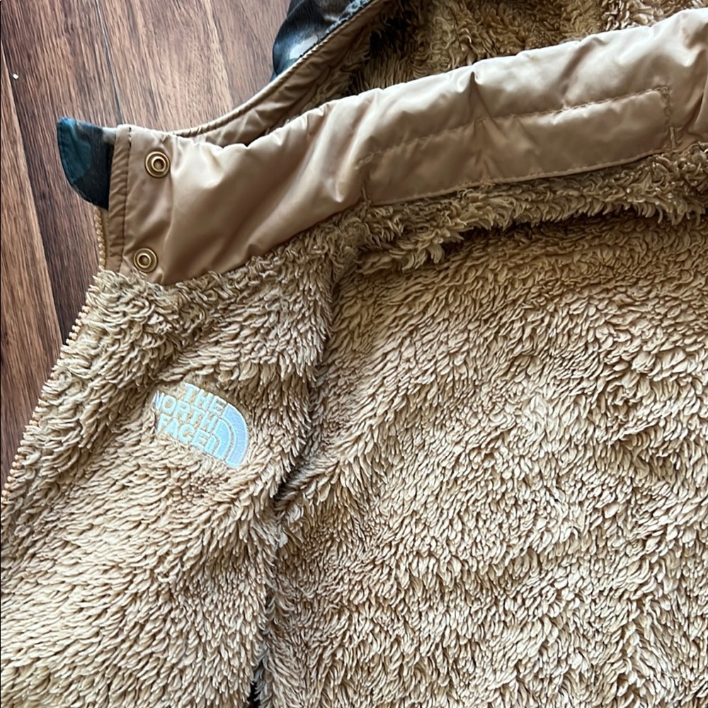 The North Face Camouflage Puffer Jacket with Hood - Picture 4 of 5